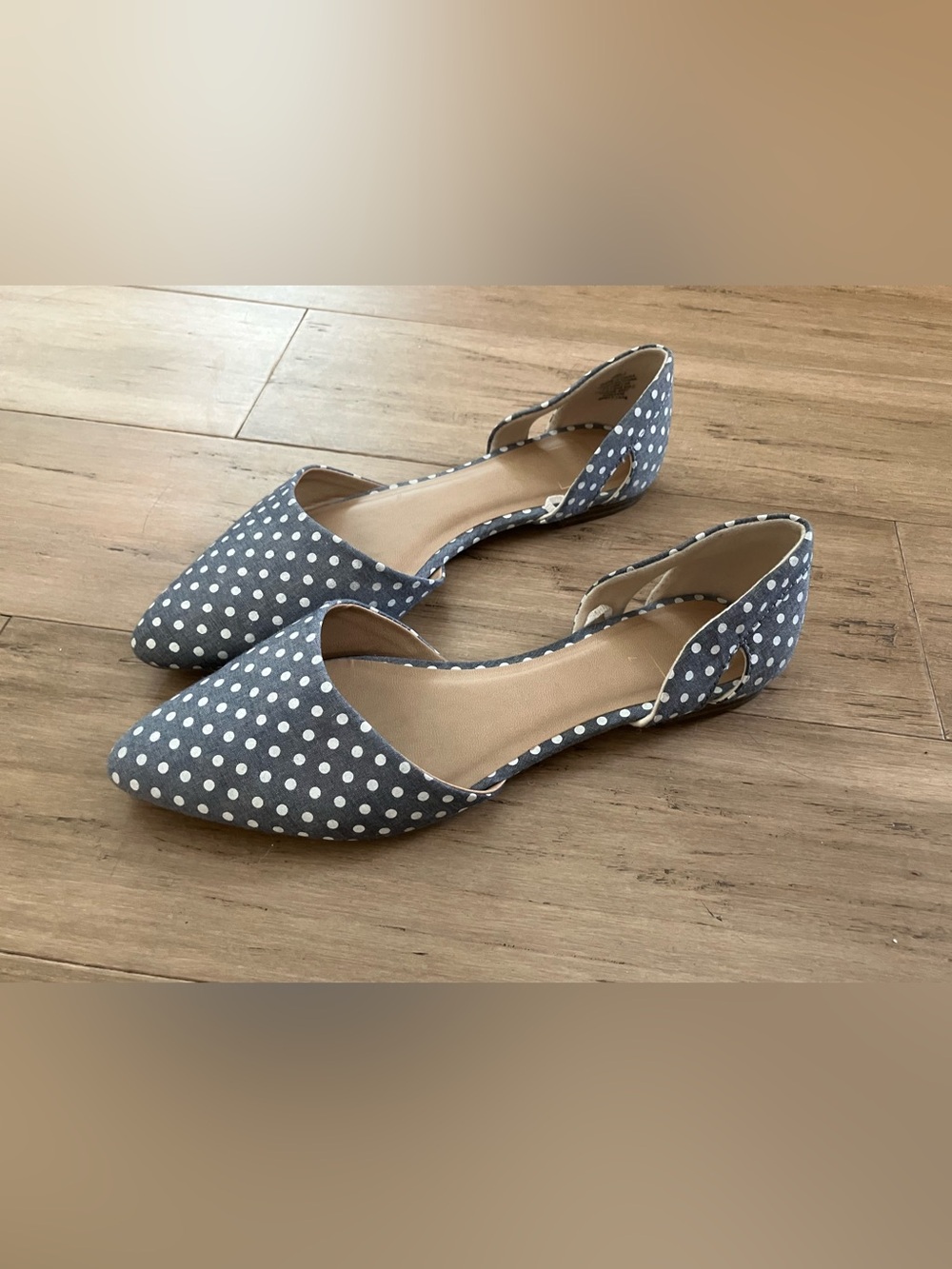Gap women’s blue polka dot pointed toe slide flat. Size 7